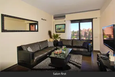 Image de Appartement-Salle de bain et douche-Balcon