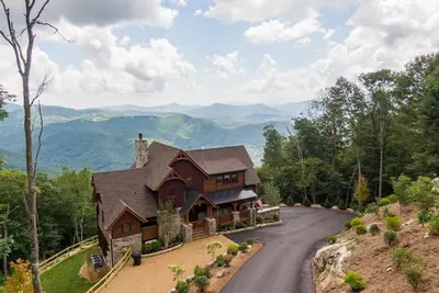Image de Majestic View Hideaway at Eagles Nest - New Home! 50mi views, hot tub, game room!