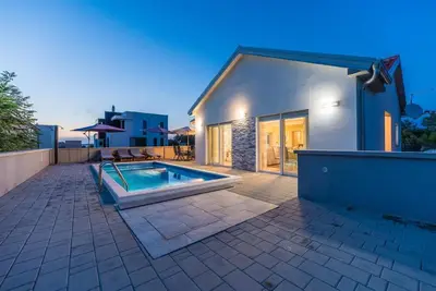 Image de Maison de vacances pour 6 personnes env. 120 qmà Privlaka, Dalmatie (Nord de la Dalmatie)