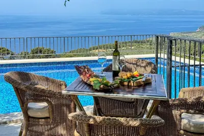 Image de Maison de vacances Tučepi pour 1 - 5 personnes avec 2 chambres à coucher - Maison mitoyenne
