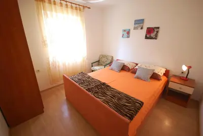 Image de Appartement de vacances Njivice pour 1 - 4 personnes avec 2 chambres Ă coucher - Maison mitoyenne