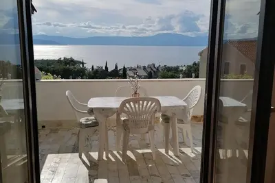 Image de Appartement de vacances Njivice pour 1 - 5 personnes avec 3 chambres à coucher - Appartement de vaca
