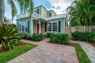 Image de Charleston House, with pool and walk to Shops & Restaurants, Downtown, Kravis Center