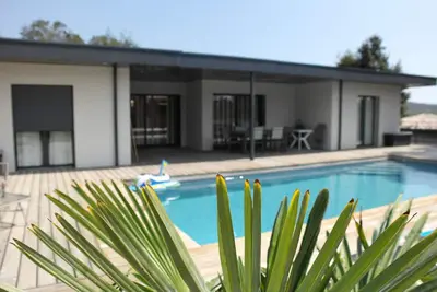 Image de Villa d'architecte climatisée avec piscine chauffée  proche mer et montagne