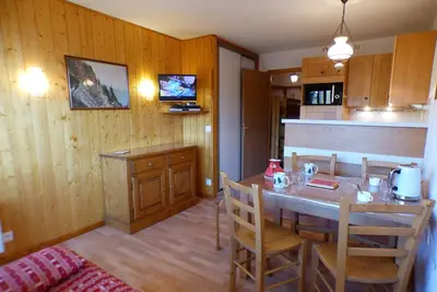 Image de Studio Alcôve avec Balcon - 4 Pers. - Centre Station - Proche Commerces et Pistes Face au Mont Bisanne