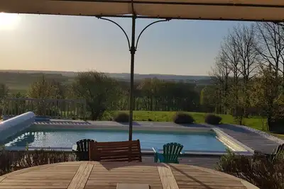 Image de Charente cadre idyllique, piscine chauffée, 8 personnes