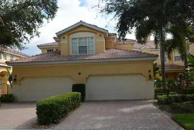 Image de 3 Bed 2 Bath Condo in desirable gated community of Grandezza On Golf Course
