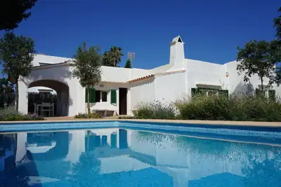 Image de Mediterranean house with pool and garden, in a central residential area