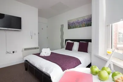Image de Studio-Appartement-Salle de bain privée séparée-Sleeps 2