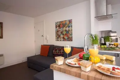 Image de Appartement-Salle de bain privée séparée-Sleeps 4