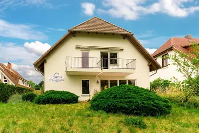 Image de Apartment with balcony and country view