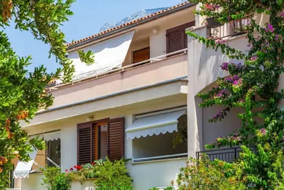 Image de Appartement de vacances Makarska pour 1 - 4 personnes avec 2 chambres à coucher - Maison de vacances