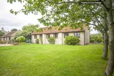 Image de Two Bedroomed-Cottage-Salle de bain privée séparée-Vue sur Jardin