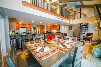 Image de Bear Claw 402 Premium On Mountain Condo with Ski-In/Ski-Out Access!