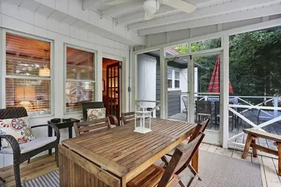 Image de Gorgeous Union Pier Home Close To Beach and Downtown!