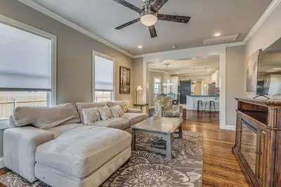 Image de Best location in heart of Okc! Willow Tree Retreat
