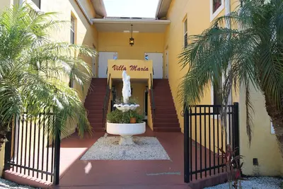 Image de 1/2 Mile from the Beach!