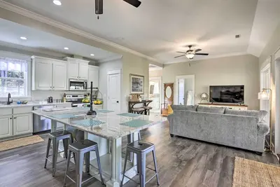 Image de White Oak Creek Home w\/ Views, Deck & Pool Access!
