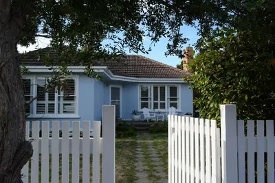 Image de Everything at your door step 5 minute walk to the Beach and all attractions.
