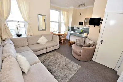 Famille-Appartement-Salle de bain et douche-Large Bedroom First Floor