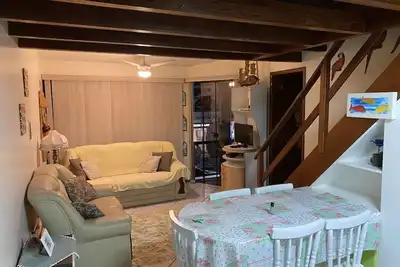 Image de Front-facing apartment with balcony on Garopaba's main street