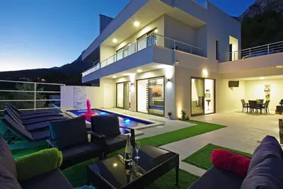 Image de Maison de vacances Makarska pour 1 - 7 personnes avec 3 chambres à coucher - Maison jumelée