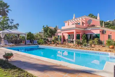 Image de Maison de vacances privée avec climatisation, piscine privée, Wifi, Tv, balcon, vue panoramique