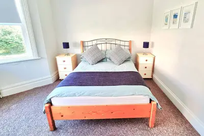Image de Appartement-Salle de bain privée séparée-Vue sur Jardin-2