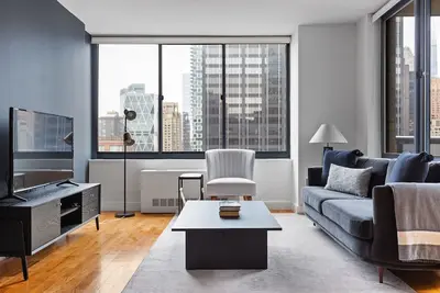 Image de Bright 1br near Times Sq w/ Indoor pool, Doorman by Blueground