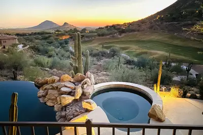 Image de Monthly rental. Best views in the valley! Newly updated & furnished 7000 sqft.