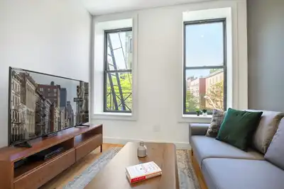 Image de Dreamy Nolita 1br w/ W/D, Heated Bathroom, above SoHo cafe, by Blueground