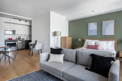 Image de Sleek FiDi Studio w/ Gym, Lounge, Complete Gym, by Blueground