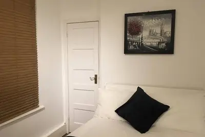 Image de Appartement-Supérieure-Salle de bain et douche-Vue sur Jardin-One Bedroom