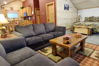 Image de New construction 17 miles to Ynp, garage, Wifi, Ac, outdoor barbecue grill