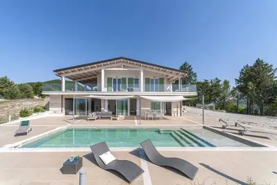 Image de Villa Montefalcone 8 by Marche Holiday Villas