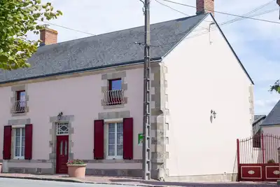 Charmante fermette rénovée avec cour privée, proche de Paris et facile d'accès par autoroutes