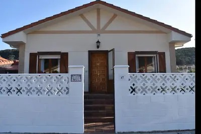 Image de ¡Nuevo! Cómodo y coqueto chalet en Argoños