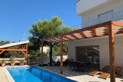 Image de Beautiful Pine Tree Villa