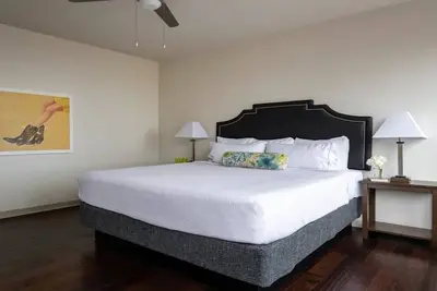 Image de 18th Fl Stylish CozySuites with pool, gym 2