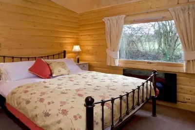 Image de Lodge-de Luxe-Salle de bain privée séparée-Vue sur la rivière-Private Garden