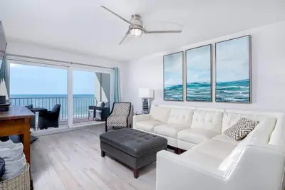Image de Updated Unit - Spectacular beachfront gem