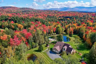 Image de Edson Hill Estate: 4 br, 2 fireplaces, a/c, pool table, & pond
