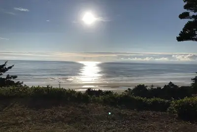 Image de Beautiful Ocean View & path to the beach
