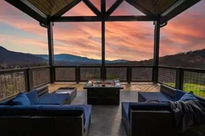 Image de Free Attractions | 5 Bedroom Luxury Cabin, Amazing Views, Swim Spa, Game Room