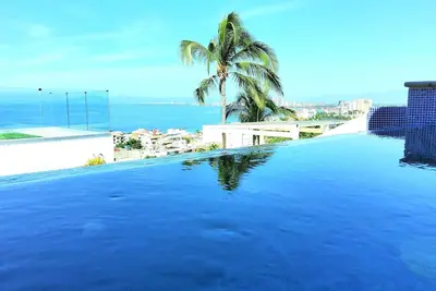 Image de Private Infinity Pool Ocean View Penthouse Loft~Steps from the Beach & Malecon