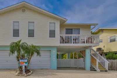 Image de Cozy Night Side Cottage, 2 Br, Heated Pool on quiet street on Anna Maria Island