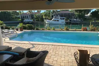 Image de 4 bedroom 4 bathroom waterfront home on luxurious Bird Key, Sarasota