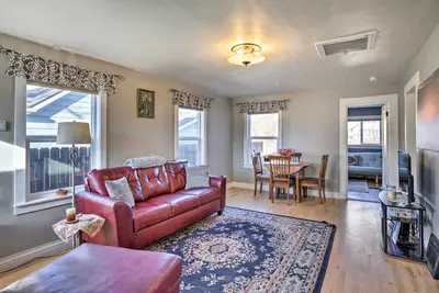 Image de Adventure Home Base - 7 Blocks to Downtown!
