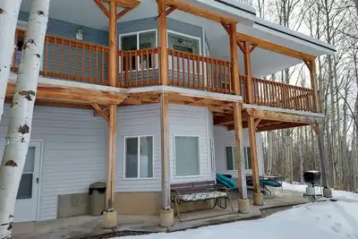 Image de Welcome to Paradise! \nDog's, $50/pet* \nSTR# 11006-2025\n15%/wk, 25%/mo discount \n
