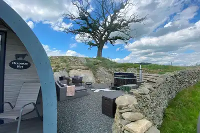 Image de Luxury Glamping Pod with underfloor heating, on a working farm (Dog-friendly)